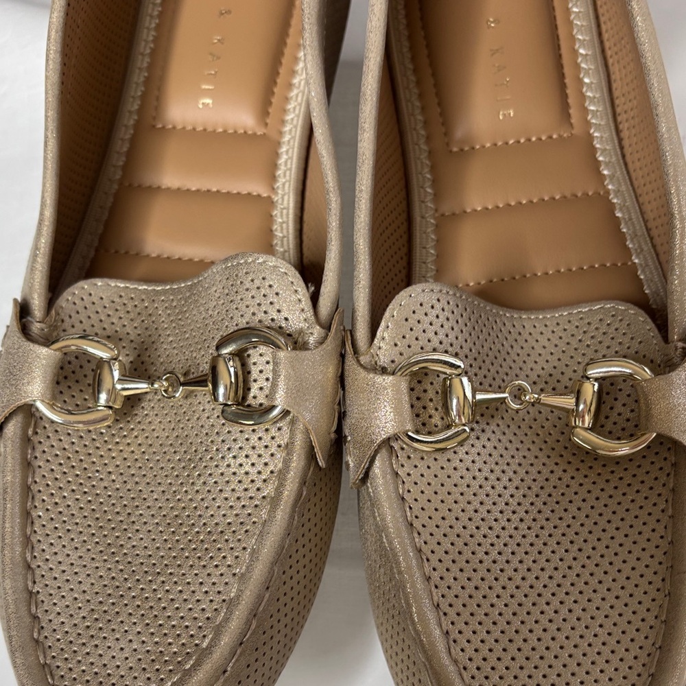 🤍 Kelly & Katie Metallic Loafers Chic Slip-On Comfort Size 7.5 NWT 🤍 - Picture 4 of 13